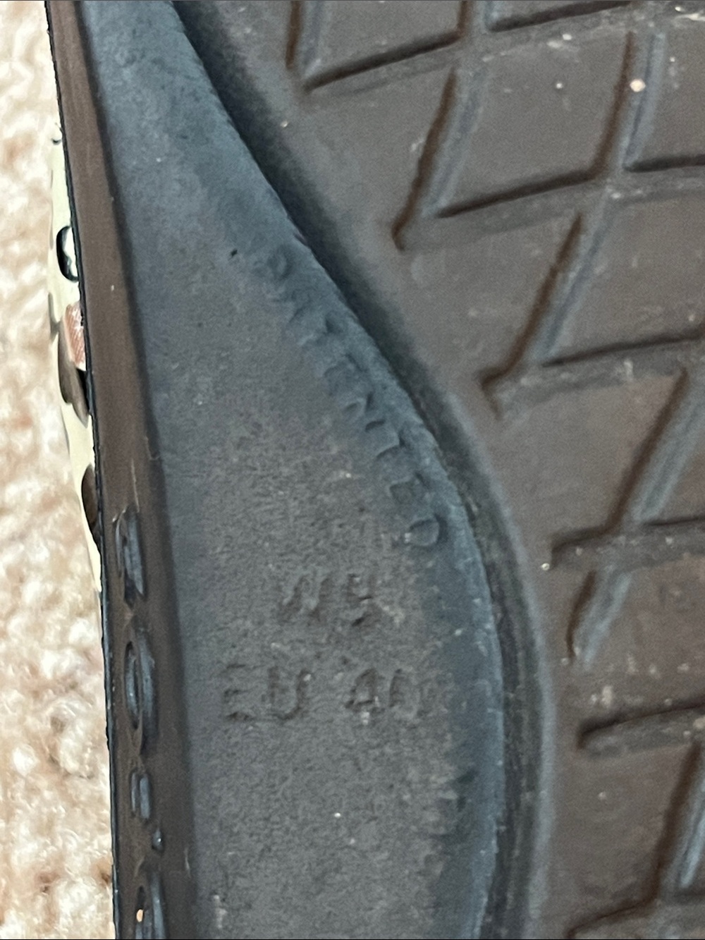 OOFOS Leopard Flip Flops - Picture 6 of 6